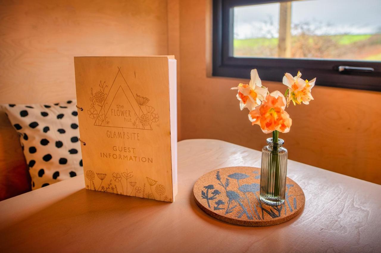 Luxury Glamping Cabin With Outdoor Bath On Cornish Flower Farm Truro Eksteriør billede