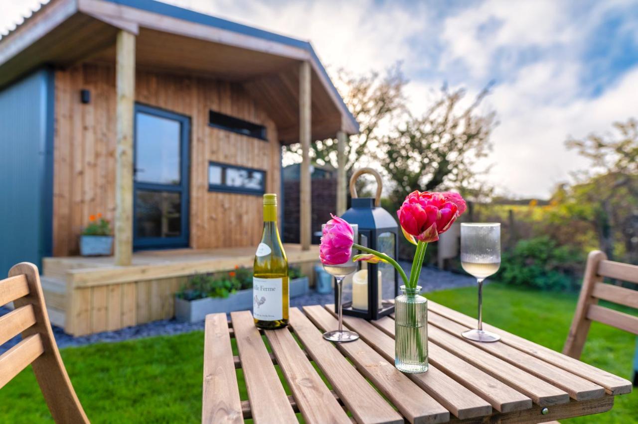Luxury Glamping Cabin With Outdoor Bath On Cornish Flower Farm Truro Eksteriør billede