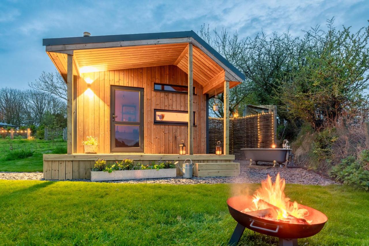 Luxury Glamping Cabin With Outdoor Bath On Cornish Flower Farm Truro Eksteriør billede