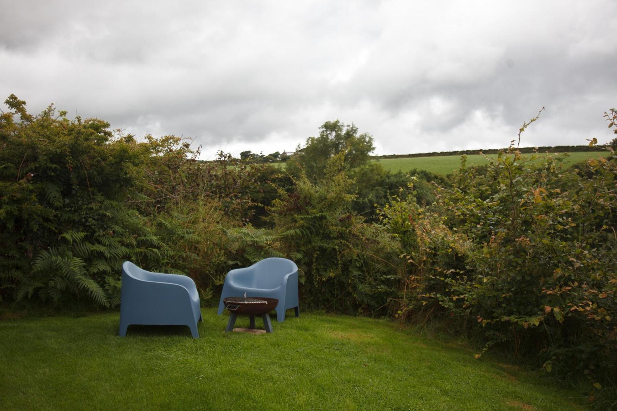 Luxury Glamping Cabin With Outdoor Bath On Cornish Flower Farm Truro Eksteriør billede